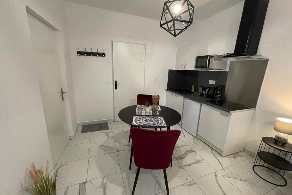 Le Dolce Vita - Centre Historique, Proche Toutes Commodites, Stationnement Aise, Wifi-Netflix Niort Eksteriør billede